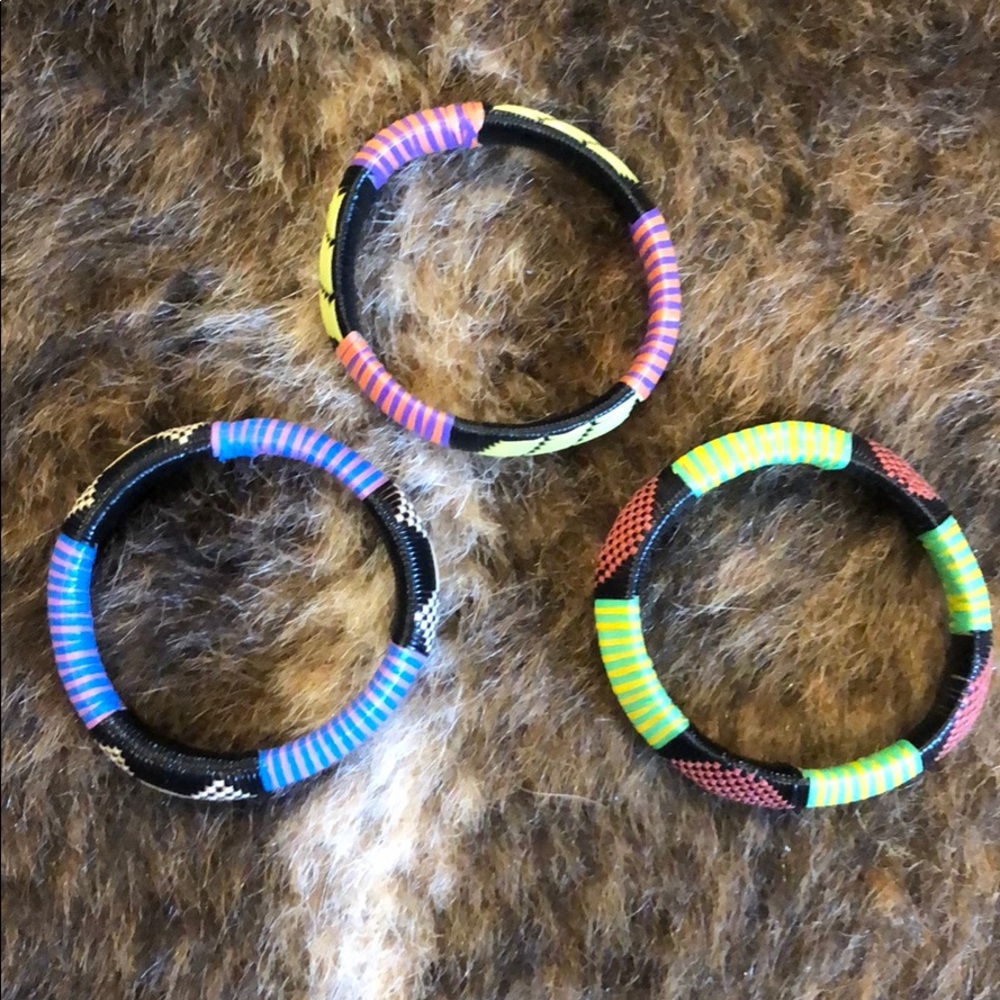 Three bracelets - Picture 2 of 4